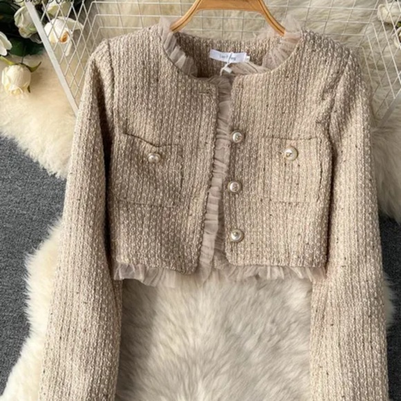 Amazing condition beige dress - Picture 4 of 5